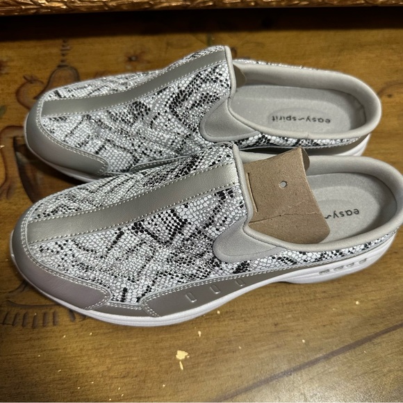 Easy Spirit Travel Time Slip On mule Gray Silver Sparkle Snake Pattern Size 8 M - Picture 4 of 16